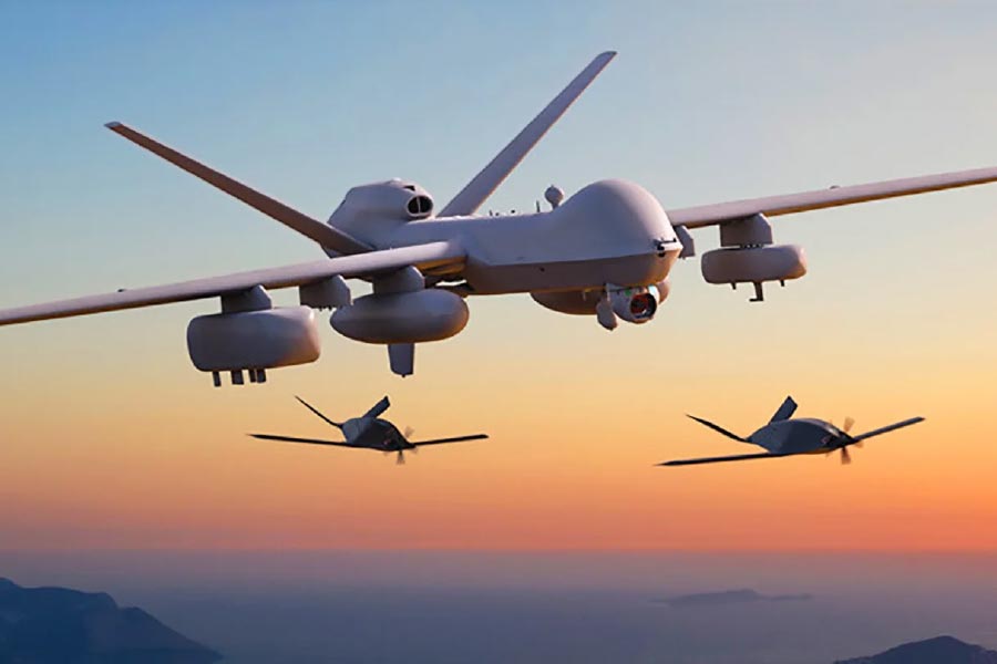 নিষেধাজ্ঞার সেই তালিকায় ড্রোনও রয়েছে। কিন্তু প্রতিরক্ষায় ‘স্বদেশি উৎপাদনে’ জোর দেওয়ার সেই নীতি ভাঙার ঘটনাতেই স্পষ্ট হয়েছে এমকিউ-৯ রিপার-এর অপরিহার্যতা।