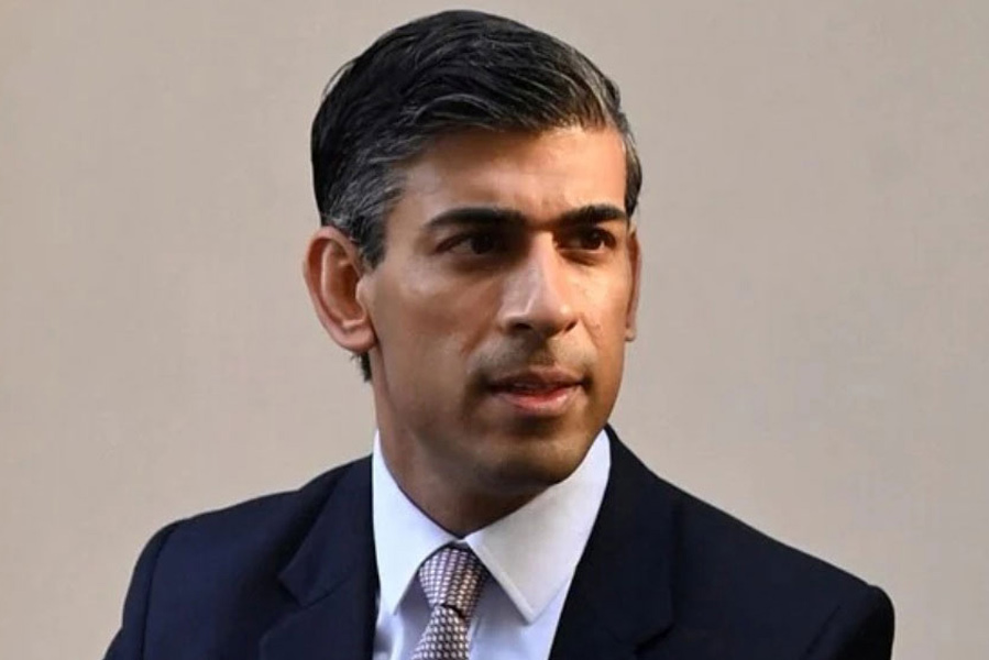 প্রধানমন্ত্রী হওয়ার দৌড়ে নামার পরেই ব্রিটেনে কনফুসিয়াস ইনস্টিটিউটগুলিতে তালা ঝোলানোর পরিকল্পনার কথা জানিয়েছিলেন ঋষি সুনক। চিনে করোনাভাইরাসের সংক্রমণের বাড়বাড়ন্তের সময় আবারও এই প্রতিষ্ঠানগুলির নাম ভেসে উঠছে। কিন্তু কেন?