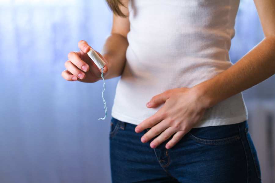 ট্যাম্পন ঘিরে বিতর্ক।