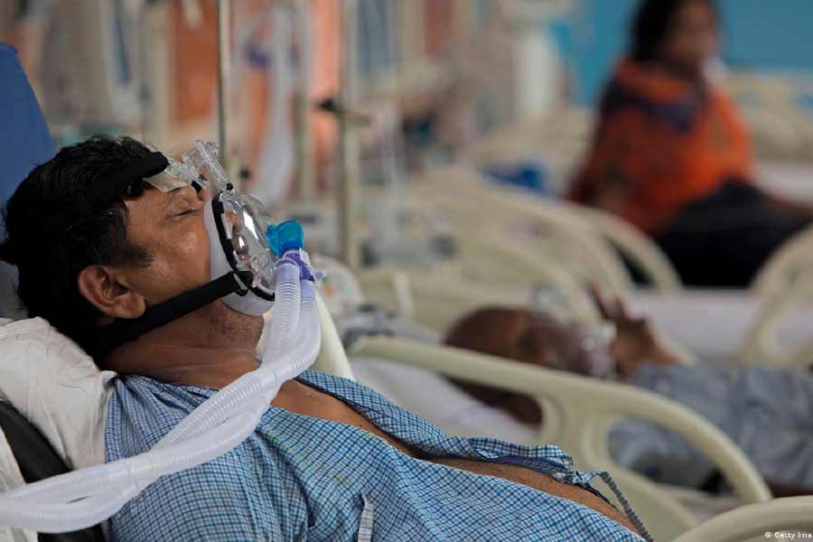 ওই ৪ জনের মধ্যে ২ জন করে ওড়িশা ও গুজরাতের বাসিন্দা। তবে বর্তমানে তাঁরা সকলেই সুস্থ রয়েছেন। যে হেতু ভারতে ইতিমধ্যেই করোনার নতুন উপরূপের সন্ধান পাওয়া গিয়েছে, তাই সতর্ক রয়েছে রাজ্যগুলি।