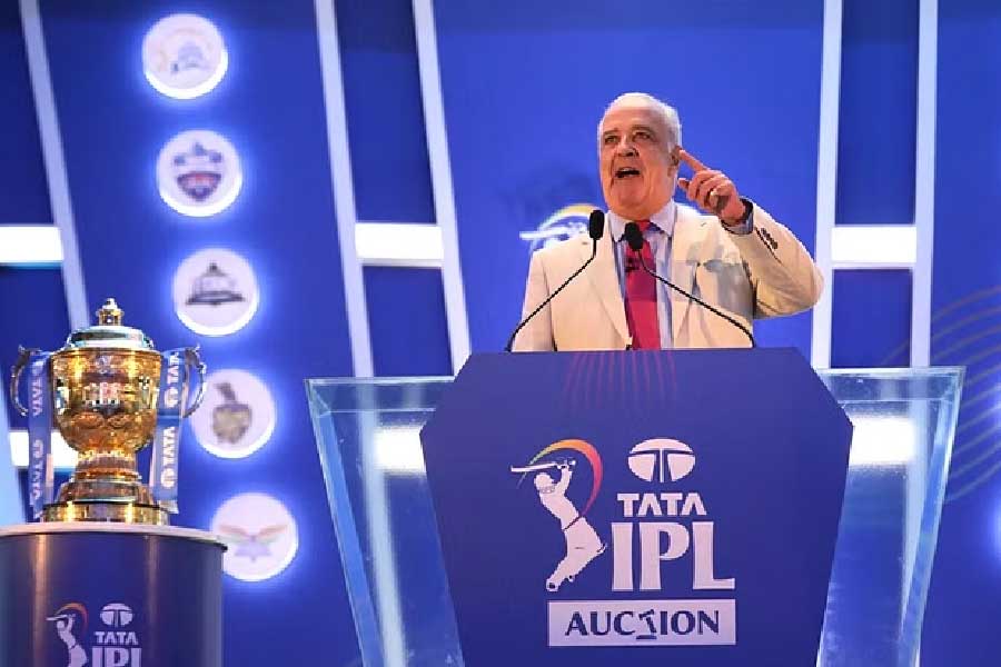 রেকর্ড দামে পছন্দের ক্রিকেটারদের কিনে আগামী আইপিএলের জন্য দল সাজিয়ে নিয়েছে ফ্র্যাঞ্চাইজিগুলি। নিলাম শেষে কোন দলে কারা হলেন সবচেয়ে মূল্যবান? রইল ১০টি ফ্র্যাঞ্চাইজির সবচেয়ে দামি ৩ ক্রিকেটারের হদিস।