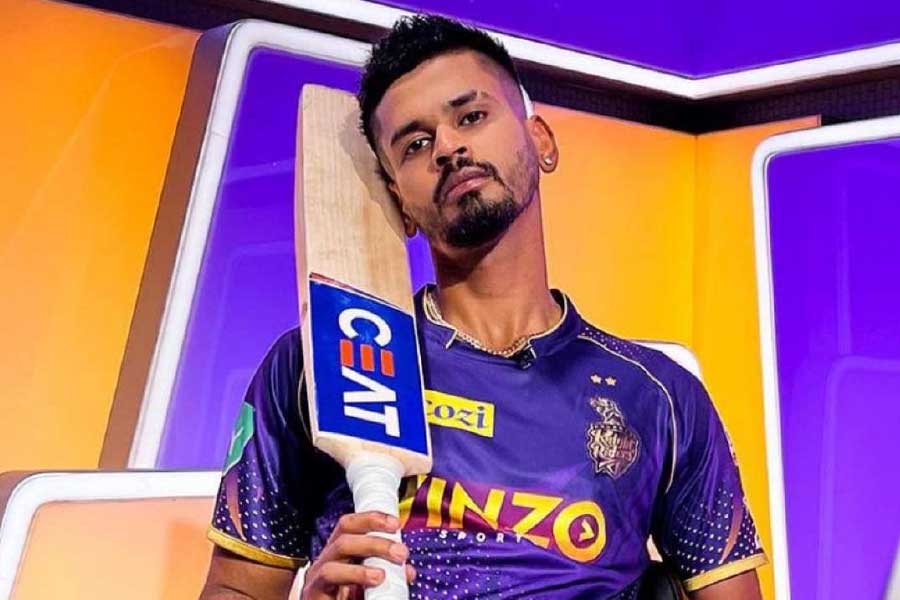 কলকাতা দলে দ্বিতীয় সর্বোচ্চ মূল্য পাচ্ছেন শ্রেয়স আইয়ার। তাঁর দাম ১২ কোটি ২৫ লক্ষ টাকা। গত আইপিএলে তিনি দলকে নেতৃত্ব দিয়েছিলেন।