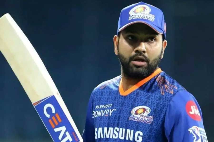 মুম্বইয়ের তালিকায় এ বছর দ্বিতীয় ভারতীয় দলের অধিনায়ক রোহিত শর্মা। তিনি পাচ্ছেন ১৬ কোটি টাকা। মুম্বই দলের নেতৃত্বও দেবেন তিনি।