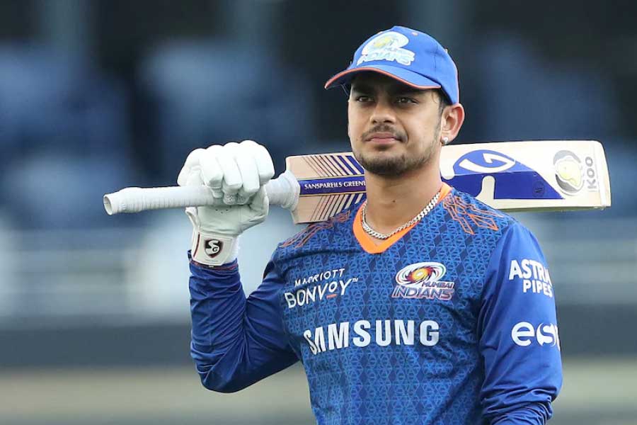 মুম্বইয়ে তৃতীয় সর্বোচ্চ মূল্য পাচ্ছেন ভারতীয় এক উইকেটরক্ষক, ব্যাটার। তিনি ঈশান কিশান। তাঁকে ১৫ কোটি ২৫ লক্ষ টাকা দিচ্ছেন নীতা অম্বানীরা।