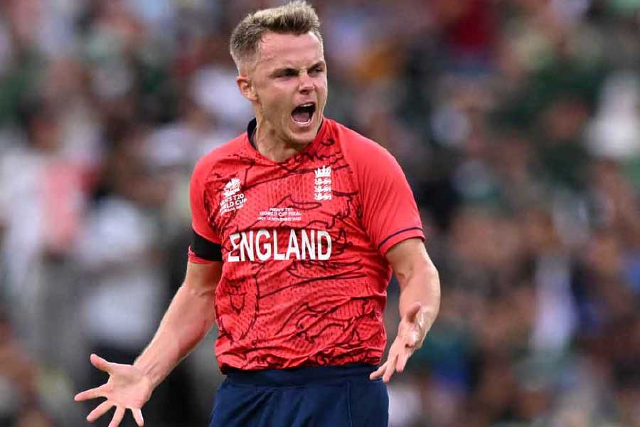 পঞ্জাব কিংস দলে রয়েছেন এ বছর আইপিএলের সবচেয়ে দামি ক্রিকেটার। তিনি স্যাম কারেন। ২৪ বছর বয়সি এই ইংল্যান্ডের অলরাউন্ডারকে ১৮ কোটি ৫০ লক্ষ টাকায় কিনেছে পঞ্জাব।