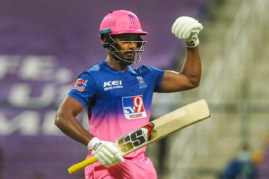 রাজস্থান রয়্যালসে সবচেয়ে দামি ক্রিকেটার সঞ্জু স্যামসন। ব্যাটার তথা উইকেটরক্ষককে রাজস্থান রেখেছে ১৪ কোটি টাকা দিয়ে।