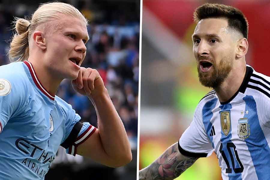 হালান্ডকে অনেকেই লিয়োনেল মেসির সঙ্গে তুলনা করেন। মেসির হাতে প্রথম বার বিশ্বকাপ উঠেছে। কাতার বিশ্বকাপের সেরা ফুটবলারও হয়েছেন মেসি। তবে চূড়ান্ত অঘটনের খেলা হওয়া সত্ত্বেও সে কাপের ছোঁয়া হয়তো কোনও দিন পাবেন না হালান্ড। এমন আশঙ্কাও করছেন তাঁর বহু অনুরাগী।