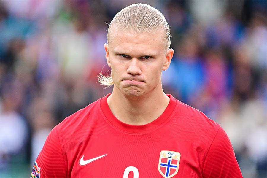 যোগ্যতা অর্জনকারী পর্বে নিজেদের গ্রুপে নেদারল্যান্ডস এবং তুরস্কের পিছনে তৃতীয় স্থান পান হালান্ডরা। অথচ ওই পর্বের ৬টি ম্যাচে হালান্ড ৫টি গোল করলেও শেষ বাধা টপকাতে পারেনি ফিফার র‌্যাঙ্কিংয়ে ৪২ নম্বরে থাকা নরওয়ে।