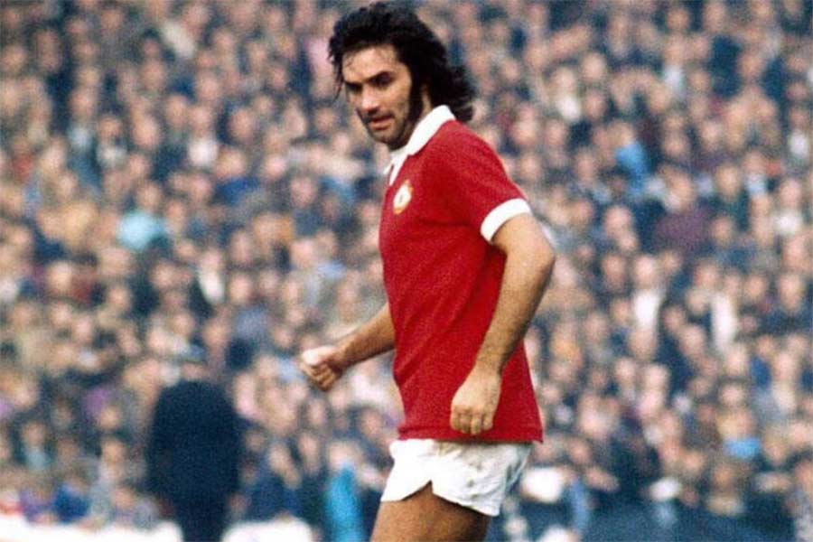 দক্ষতা সত্ত্বেও হালান্ডের বিশ্বকাপে খেলা নিয়ে প্রশ্নচিহ্ন উঠছে। অনেকে জর্জ বেস্টের উদাহরণও দিচ্ছেন। ষাট-সত্তরের দশকে নর্দার্ন আয়ারল্যান্ডের উইঙ্গার বেস্টকে বিশ্বের অন্যতম সেরা ফুটবলার বলা হত। ফিফার বিচারে ১০০ বছরের সেরা ফুটবলারদের তালিকাতেও জায়গা করে নিয়েছেন। ইউরোপের সেরা ফুটবলারও হয়েছেন। অথচ দেশের জার্সিতে কখনও বিশ্বকাপের ময়দানে নামেননি বেস্ট।