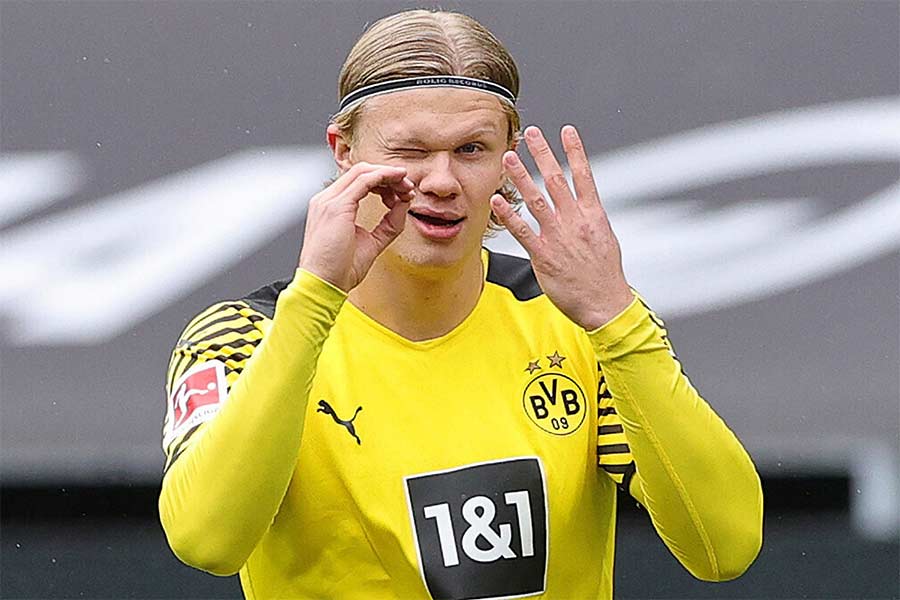 পরের বছর অস্ট্রিয়ার সালজবার্গ কিনে নেয় হালান্ডকে। ওই ক্লাবের হয়ে ২২ ম্যাচে ২৮ গোল করেন তিনি। এর পরে তিনি সই করেন জার্মানির ক্লাব বরুসিয়া ডর্টমুন্ডে। হালান্ডের সঙ্গে সাড়ে ৪ বছরের চুক্তি হয়েছিল বরুসিয়ার। ক্লাবের হয়ে অভিষেক ম্যাচেই গোল করেছিলেন হালান্ড। তা-ও ১টি নয়, ৩টি।