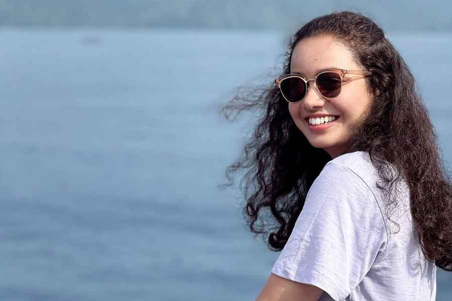 ১৯৯৮ সালে ভোপালে জন্ম রিয়ার। কিন্তু তাঁর পড়াশোনার পুরোটাই দিল্লিতে। টিনার যখন ৭ বছর বয়স সেই সময় তাঁদের পরিবার দিল্লিতে চলে আসে।