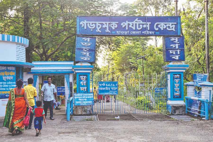 হাওড়া জেলার অন্যতম জনপ্রিয় পর্যটন কেন্দ্র গড়চুমুক। 