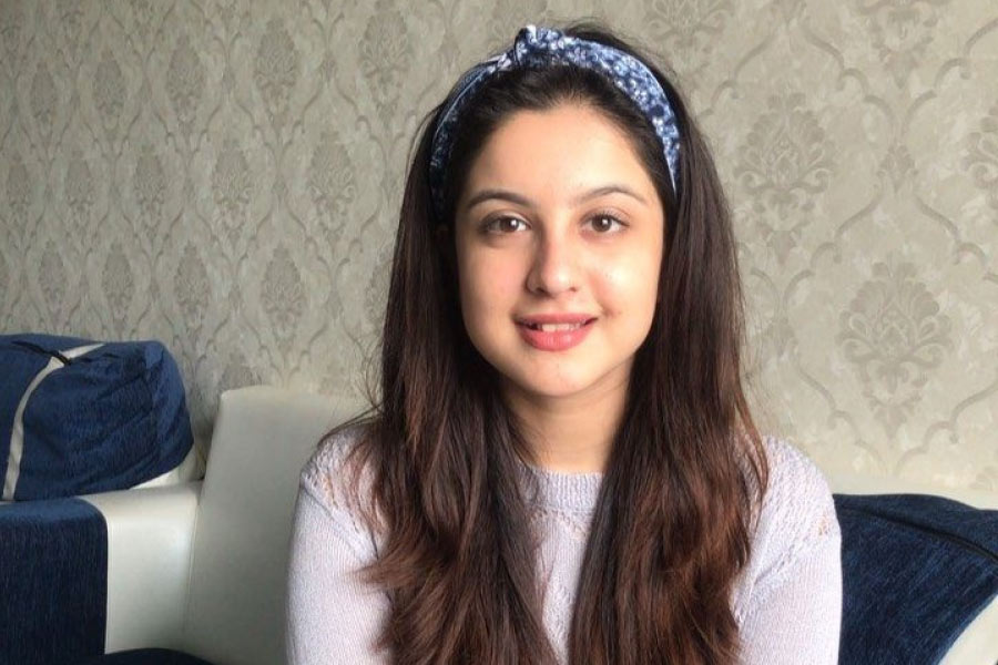 শুধু ধারাবাহিক নয়, একাধিক হিন্দি ছবিতেও কাজ করতে দেখা গিয়েছে তুনিশাকে। বি-টাউনের উঠতি তারকা তিনি। কাজ করেছেন ক্যাটরিনা কইফ, সলমন খানদের সঙ্গেও।