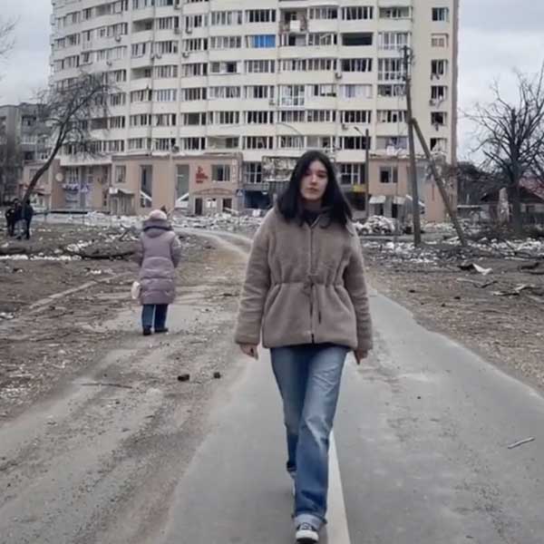 ২০২২ সালের ২৪ ফেব্রুয়ারি। ইউক্রেনের মাটিতে আগ্রাসন শুরু করে রাশিয়া। সেই থেকেই দু’দেশের মধ্যে যুদ্ধের শুরু। দেখতে দেখতে ১০ মাস হয়ে গিয়েছে। কিন্তু এখনও যুদ্ধ থামার কোনও লক্ষণ নেই। যত দিন গড়াচ্ছে, যুদ্ধের বীভৎসতা ততই বাড়ছে। 