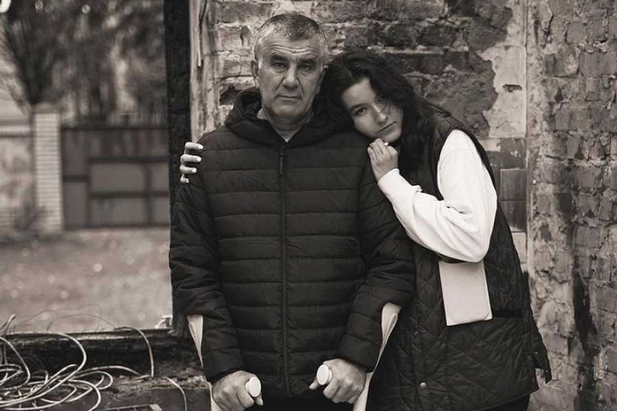 তার পর সেখান থেকে লন্ডনে পৌঁছেন ভ্যালেরিয়া। পুতিনের সৈন্যদলের আক্রমণের হাত থেকে নিজেকে বাঁচিয়ে লন্ডনে নিরাপদ আশ্রয় নিয়েছেন তিনি। কিন্তু তাঁর মন পড়ে রয়েছে ইউক্রেনে। 