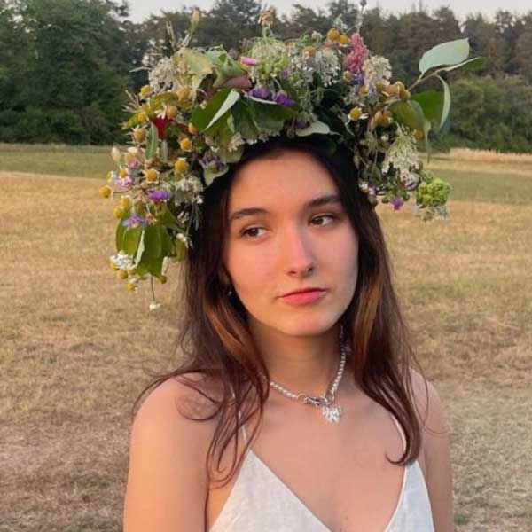 যুদ্ধের বীভৎসতার হাত থেকে রক্ষা পেয়েছেন ঠিকই। লন্ডনে ব্রিটিশ পরিবারের সঙ্গে নিজেকে মানিয়েও নিয়েছেন তিনি। কিন্তু হৃদয়ে রুশ আগ্রাসনের ক্ষতচিহ্ন রয়ে গিয়েছে। যা তাঁকে অনবরত অস্থির করে তুলছে। তাঁর পরিবারের বাকি সদস্যরা ইউক্রেনেই থাকেন। তাঁদের দুরবস্থার কথা ভাবলেই শিউরে ওঠেন তিনি।