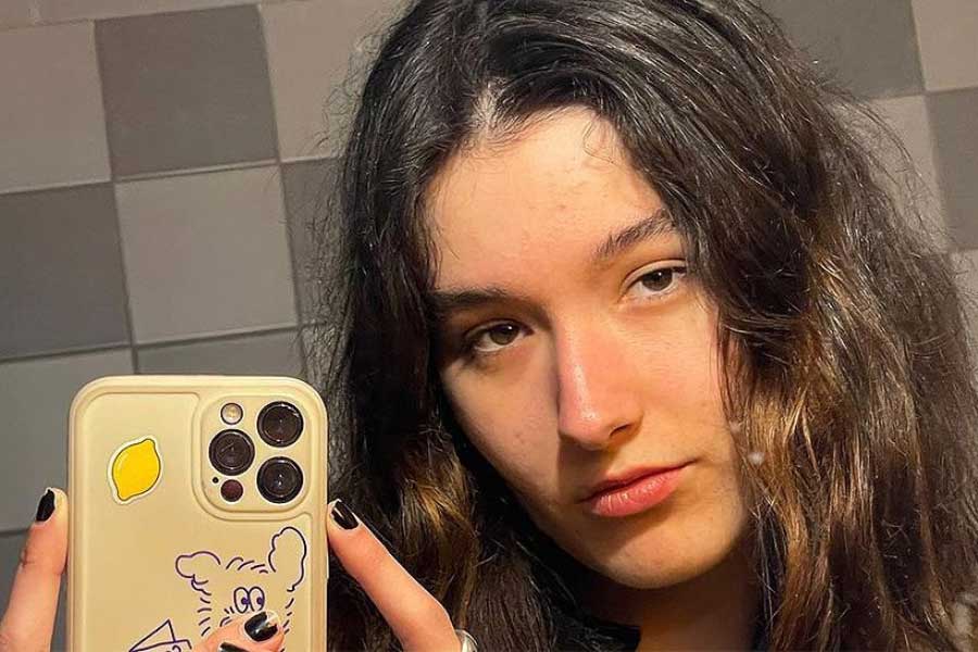 যুদ্ধ পরিস্থিতিতে ইউক্রেনে তাঁর পরিবারের সদস্যদের অসহায় অবস্থার কথা ভাবলে গলা বুজে আসে ভ্যালেরিয়ার। তিনি বলেছেন, ‘‘আমার বাবা-মায়ের বাড়িতে বিদ্যুৎ নেই। বন্ধুদের ঘরে জল নেই। এই শীতে কতটা খারাপ অবস্থা ওঁদের।’’