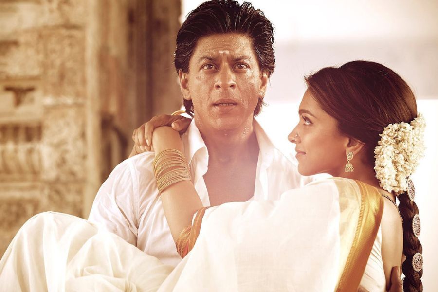 ‘মীনাম্মা’ চরিত্রটি ছিল দক্ষিণ ভারতীয়ের। ক্যাটরিনা এমন চরিত্রে অভিনয় করতে স্বচ্ছন্দ ছিলেন না। তাই পরিচালকের প্রস্তাব খারিজ করে দেন অভিনেত্রী। তার পর দীপিকার কাছে অভিনয়ের প্রস্তাব নিয়ে যান রোহিত।