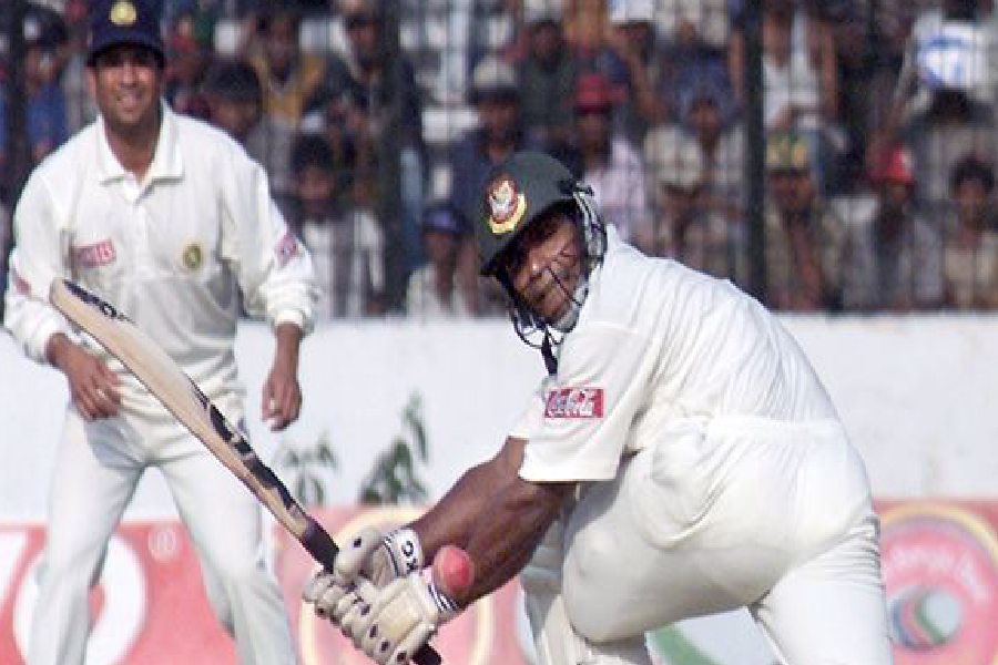 এর পর ২০০৪ সালে আবার টেস্ট খেলতে বাংলাদেশে যায় ভারতীয় ক্রিকেট দল। ২ ম্যাচের সেই টেস্ট সিরিজ বড় ব্যবধানে জিতেছিল ভারত। প্রথম ম্যাচে এক ইনিংস এবং ১৪০ রানে পরাজিত হয় বাংলাদেশ। পরের ম্যাচটিতে তারা হারে ৮৩ রানে।