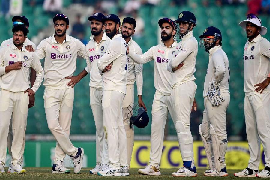 মোট ৫১৩ রানের পাহাড় তাড়া করতে নেমে বাংলাদেশ থামে ৩২৪ রানে। ১৮৮ রানে চট্টগ্রাম টেস্ট জিতে নেয় ভারত। তার পর মীরপুরে দ্বিতীয় টেস্টেও এল জয়।