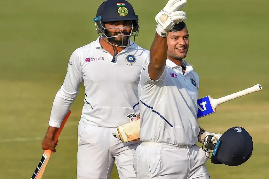 ইনদওরের প্রথম ম্যাচটিতে ভারত জেতে ১৩০ রানে। সে ম্যাচে একাই ২৪৩ রান করে চমকে দিয়েছিলেন ময়াঙ্ক আগরওয়াল।