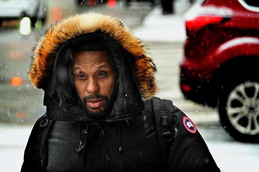 আমেরিকার টেক্সাস থেকে কানাডার কিউবেক পর্যন্ত প্রায় ৩,২০০ কিলোমিটার এলাকা জুড়ে তুষারঝড়ের দাপট চলছে। এই শীতের মরসুমে বিদ্যুৎ ছাড়াই কাটাচ্ছে কানাডার অন্তারিও, ব্রিটিশ কলম্বিয়া থেকে নিউফাউন্ডল্যান্ড। বম্ব সাইক্লোনের কবলে পড়তে পারে সে দেশও।