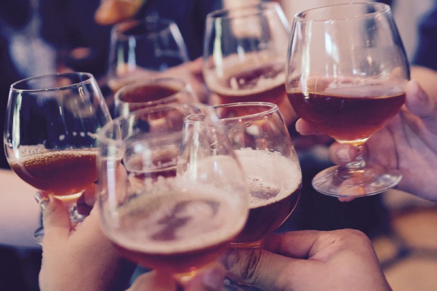 মদ্যপান করার সময়েও সংযম বজায় রাখাই বাঞ্ছনীয়।