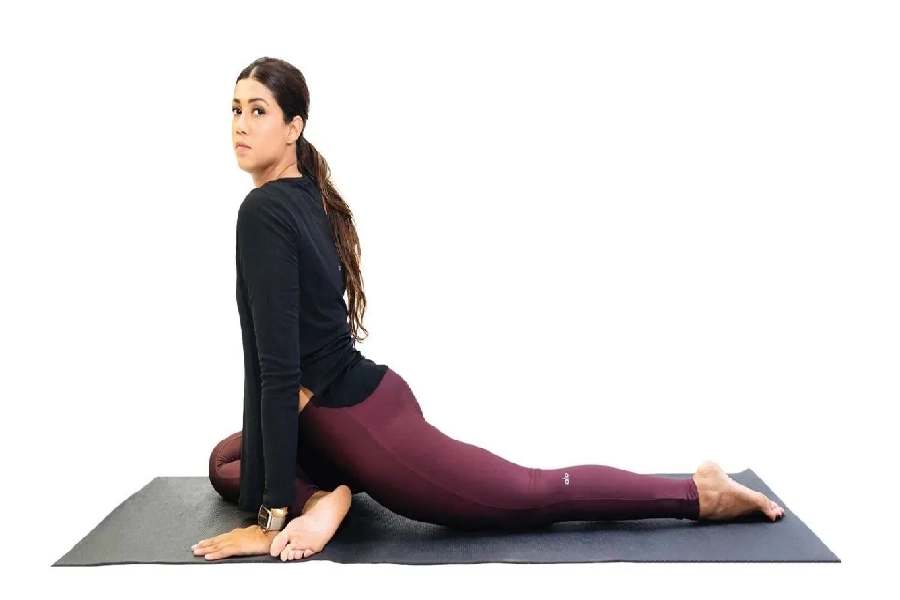  সম্প্রতি বলিপাড়ার জনপ্রিয় ফিটনেস প্রশিক্ষক অনুষ্কা পারওয়ানি এর একটি সহজ সমাধান দিয়েছেন। 