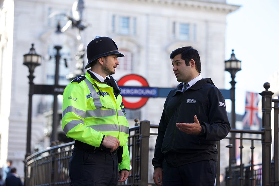 চলতি বছরের ফেব্রুয়ারিতে শীলার পড়শিদের ফোন পেয়ে অবশেষে তাঁর ফ্ল্যাটে পৌঁছয় মেট্রোপলিটন পুলিশ। তাঁর ফ্ল্যাটের দরজা ভেঙে প্রৌঢ়াকে মৃত অবস্থায় পড়ে থাকতে দেখা যায়।