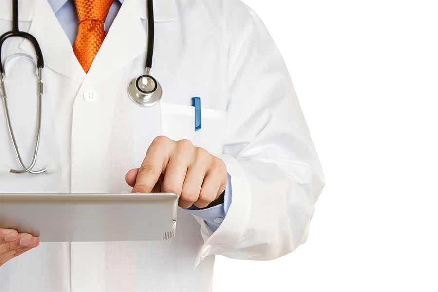 আবাসনের বাসিন্দারা জানিয়েছেন, মেডিক্যাল সেক্রেটারি হিসাবে কাজ করতেন প্রৌঢ়া। শেষ বার তাঁকে জীবিত অবস্থায় দেখা গিয়েছিল ২০১৯ সালের অগস্টে। সে সময় চিকিৎসকের কাছে যাচ্ছিলেন শীলা।