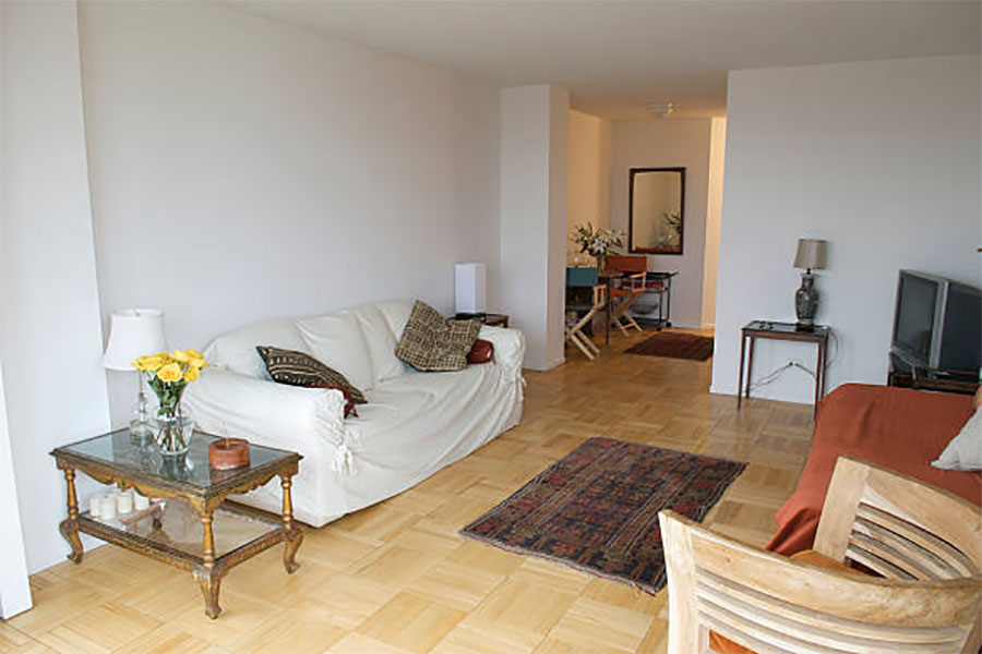 ফেব্রুয়ারিতে শীলার দেহ উদ্ধার করেছিলেন মেট্রোপলিটন পুলিশের ডিটেকটিভ সার্জেন্ট স্কট ফিশার। তাঁর এক কামরার ফ্ল্যাটটি অত্যন্ত পরিপাটি করে সাজানোগোছানো ছিল বলে জানিয়েছিলেন তিনি। ফিশার বলেন, ‘‘প্রৌঢ়ার দেহে খয়েরি রঙের এক ধরনের পদার্থ পাওয়া গিয়েছিল। সম্ভবত, পচনের জেরেই তা দেহে ধরা পড়েছিল।’’