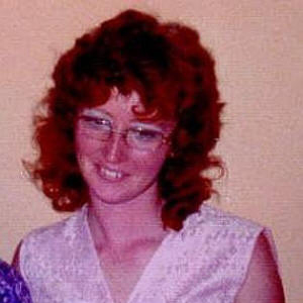 ১৯৫৫ সালের ২৪ অক্টোবর অস্ট্রেলিয়ার টেনটারফিল্ডে ক্যাথরিনের জন্ম। ক্যাথরিনের মা বারবারা রাউহান বিবাহ-বহির্ভূত সম্পর্কে জড়িয়ে পড়েছিলেন স্বামীর বন্ধু কেন নাইটের সঙ্গে। সেই সম্পর্ক অনেক দূর অবধি গড়িয়েছিল। গর্ভবতী হয়ে পড়েন বারবারা। জন্ম নেন ক্যাথরিন।