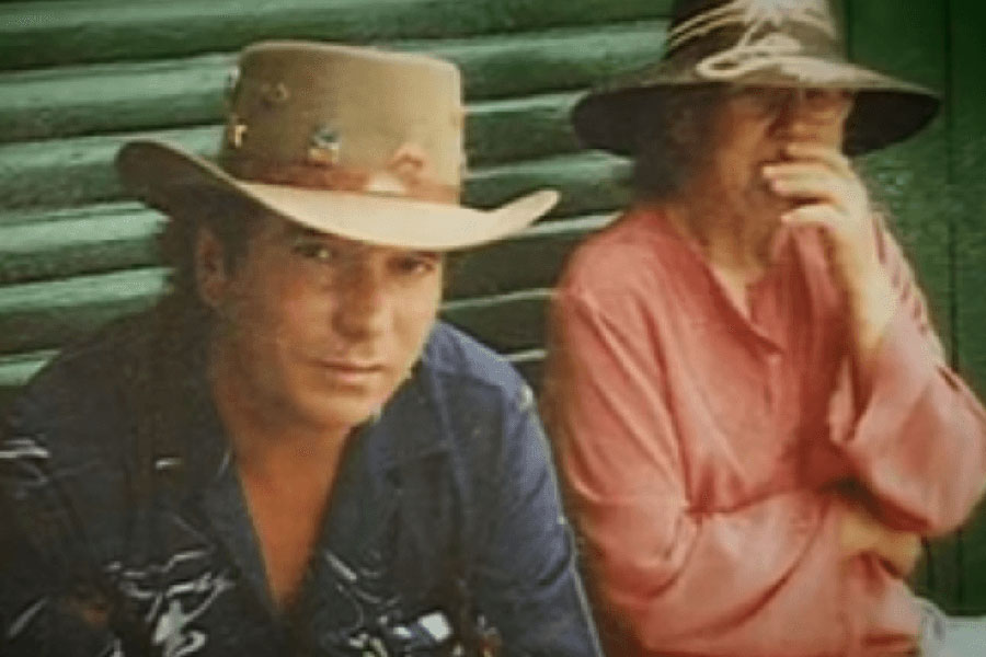 নিজের উপর হওয়া নির্যাতনের ‘ঝাল’ স্কুলে অন্য বাচ্চাদের উপর মেটাতেন ক্যাথরিন। বাকি বাচ্চাদের মারধর করা এবং ভয় দেখানোর অপরাধে ক্যাথরিনকে স্কুল থেকে বার করে দেওয়া হয়। পরিবার থেকে তাঁকে একটি পোশাক কারখানায় কাজ করতে পাঠানো হয়েছিল। কিন্তু সেই কাজ ছেড়ে মাত্র ১৬ বছর বয়সে ক্যাথরিন একটি কসাইখানায় কাজ করতে শুরু করেন।