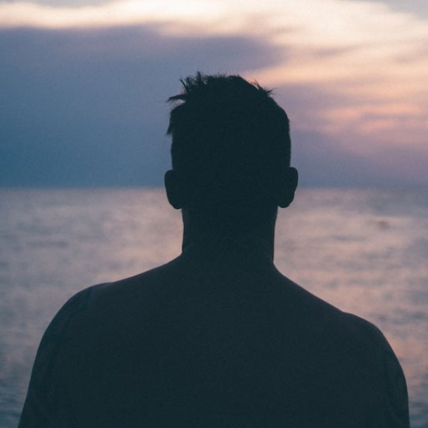 কসাইয়ের দোকানে কাজ করার সময় ডেভিড কেলেটের সঙ্গে আলাপ হয় ক্যাথরিনের। ডেভিডও ছিলেন ক্যাথরিনের বাবার মতো পানাসক্ত। সব সময়ই তিনি মারপিটে জড়িয়ে পড়তেন। মনে মনে এ রকম এক জনকেই জীবনসঙ্গী হিসাবে খুঁজছিলেন ক্যাথরিন।