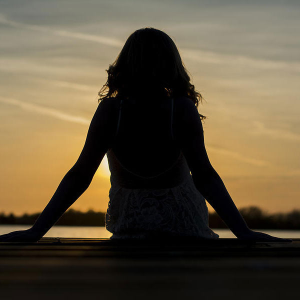 রেগে গিয়ে চার্লসের বিরুদ্ধে চুরির অভিযোগ আনেন ক্যাথরিন। এর ফলে চার্লসকে চাকরি থেকে বরখাস্তও করা হয়। রেগে গিয়ে ক্যাথরিনকে বাড়ি থেকে তাড়িয়ে দেন চার্লস। কিন্তু কয়েক মাস পর তাঁরা আবার মেলামেশা শুরু করেন। তবে ক্যাথরিনকে আর ঘরে আনেননি চার্লস।