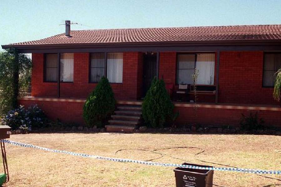 চার্লসকে খুনের পর দেহ টানতে টানতে ঘরের বাইরে নিয়ে যান ক্যাথরিন। মৃতদেহের শরীর থেকে চামড়া ছাড়িয়ে তা মাংস ঝুলিয়ে রাখার হুকে আটকে দেন। দেহ থেকে মুন্ডু কেটে নিয়ে টুকরো টুকরো করে কেটে ফেলা হয় বাকি দেহাংশ। শুধু তা-ই নয়, শরীরের টুকরোগুলি আলু, কুমড়ো, পেঁয়াজ, বিট, বাঁধাকপি, স্কোয়াশের সঙ্গে রান্না করে একটি স্যুপ তৈরি করেন। তৃপ্তি করে সেই স্যুপের অনেকটা খেয়েও ফেলেন ক্যাথরিন। ওষুধ খেয়ে বাকি দেহাবশেষের পাশেই ঘুমিয়ে পড়েন।