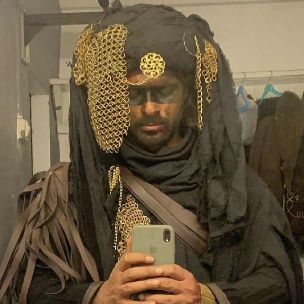 সমাজমাধ্যমেও বেশ সক্রিয় শীজ়ান। এখনও পর্যন্ত ইনস্টাগ্রামে অভিনেতার অনুরাগীর সংখ্যা দু’লক্ষের গণ্ডি পার করে ফেলেছে।