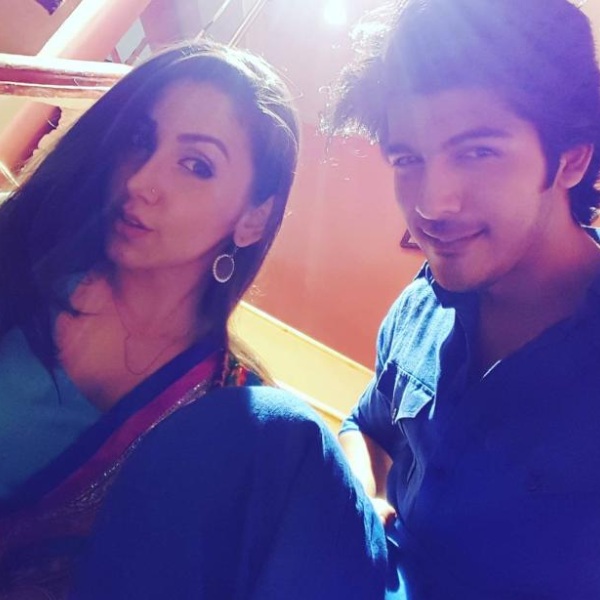 ‘চন্দ্র নন্দিনী’ ধারাবাহিকের শুট চলাকালীন তাঁর আলাপ হয় মৃণাল সিংহের সঙ্গে। ওই ধারাবাহিকে শীজ়ানের সহ-অভিনেত্রী হিসাবে কাজ করতেন মৃণাল।