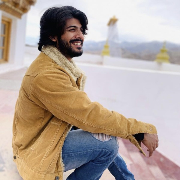 ২০২০ সালে ‘নজর ২’ ধারাবাহিকে অভিনয় শুরু করেছিলেন শীজ়ান। কিন্তু অতিমারির কারণে এই ধারাবাহিকের কাজ মাঝপথে বন্ধ হয়ে যায়। 