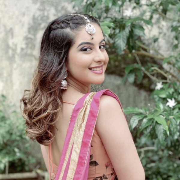 তুনিশার মায়ের অভিযোগের ভিত্তিতে শীজ়ানকে জিজ্ঞাসাবাদ করে মুম্বই পুলিশ। তার পরেই আত্মহত্যার প্ররোচনা দেওয়ার অভিযোগে শীজ়ানকে গ্রেফতার করা হয়।