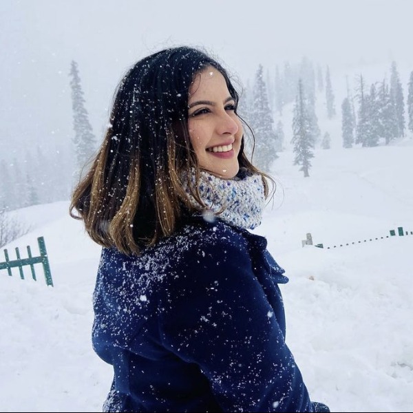 শিশুশিল্পী হিসাবে কেরিয়ার শুরু করেছিলেন তুনিশা। ‘ভারত কা বীর পুত্র: মহারানা প্রতাপ’ ধারবাহিক দিয়ে তাঁর অভিনয়জীবনের যাত্রা শুরু। ‘আলিবাবা: দাস্তান-এ-কাবুল’-এ রাজকুমারী মরিয়মের ভূমিকায় অভিনয় করছিলেন তিনি।