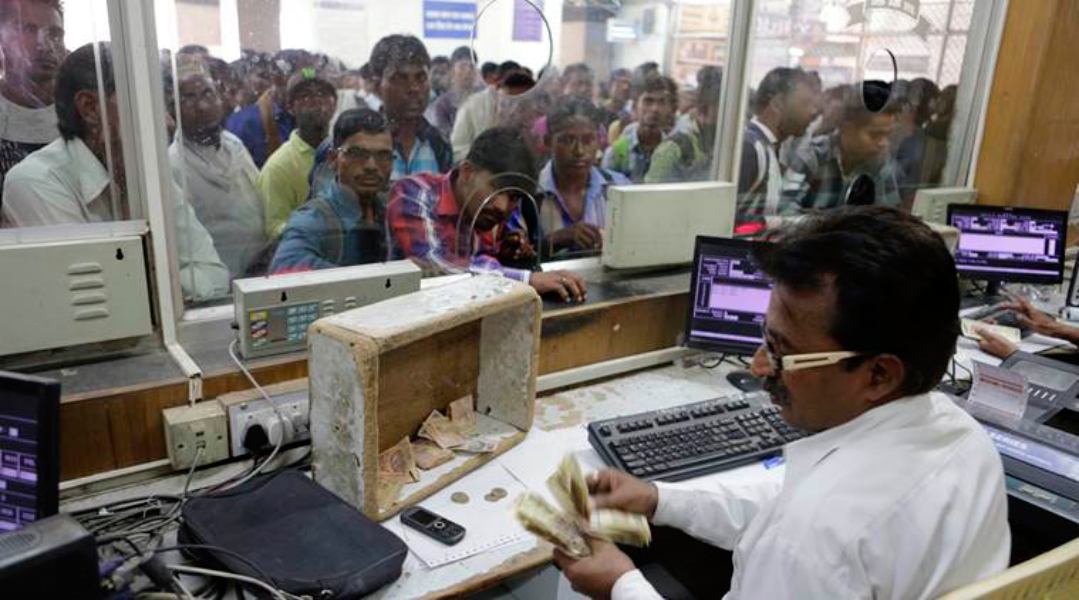 রেলে চাকরির জন্য প্রার্থীদের ভারতের রেলওয়ে রিক্রুটমেন্ট বোর্ড (আরআরবি) আয়োজিত নিয়োগ পরীক্ষায় উত্তীর্ণ হতে হয়। এর মাধ্যমে রেলে ক্লার্ক পদে, অ্যাসিস্ট্যান্ট লোকো পাইলট পদে ও রেলওয়ে কনস্টবল পদে চাকরির সুযোগ পান দ্বাদশ পাশ প্রার্থীরা।