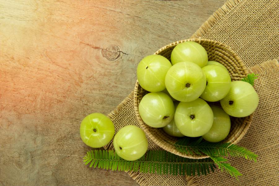 আমলকি খেয়ে দেখুন, উজ্জ্বল, ঘন এবং স্বাস্থ্যকর হবে চুল।