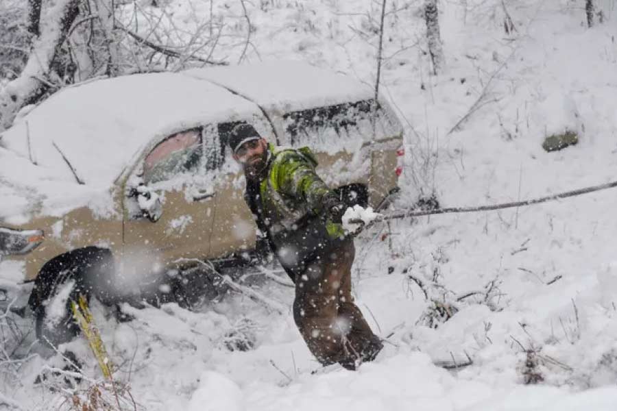 ক্রমেই বেড়ে চলেছে বম্ব সাইক্লোনের পরিধি। এখন তা কানাডার কাছে গ্রেট লেক থেকে মেক্সিকো সীমান্ত বরাবর রিও গ্র্যান্ডে পর্যন্ত প্রসারিত হয়েছে বলে জানাচ্ছে আমেরিকার সংবাদমাধ্যমগুলি।