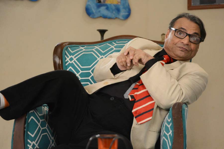 লিলিপুট যে স্কুলে পড়তেন, সেখানে অনুষ্ঠানের আয়োজন করা হয়েছিল। দুই অনুষ্ঠানের মাঝে সময়ের পার্থক্য তৈরি হওয়ায় শিক্ষক তাঁর হাতে মাইক ধরিয়ে মঞ্চে উঠিয়ে দেন। লিলিপুটও নিজের মনের মতো পারফর্ম করেন। সকলে তাঁর পারফরম্যান্স দেখে বেজায় খুশি হন। লিলিপুট তখনই সিদ্ধান্ত নিয়ে ফেলেন যে, তিনি অভিনয় করবেন। 