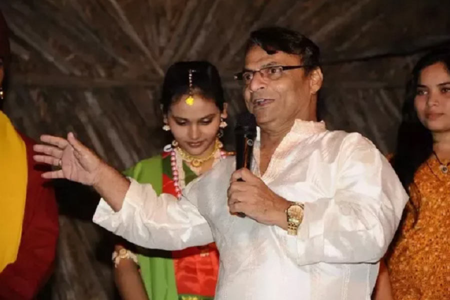 মাত্র একটিই পোশাক ছিল লিলিপুটের সঙ্গে। সারা সপ্তাহ ওই পোশাক পরে থাকার পর প্রতি রবিবার রাস্তার শৌচালয়ে গিয়ে পরনের পোশাক কাচতেন। আবার ওই ভেজা জামা পরে রাস্তায় বেরিয়ে পড়তেন লিলিপুট। রোদের তেজে জামা শুকাতেন তিনি। কাজের জন্য হন্যে হয়ে ঘুরে বেড়াতেন তিনি।