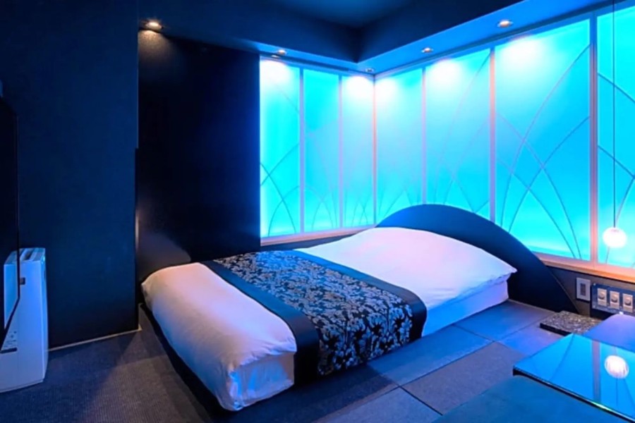 বর্তমানে গোটা জাপান জুড়ে এই ধরনের ‘লভ হোটেল’ রয়েছে সাঁইত্রিশ হাজারেরও বেশি।