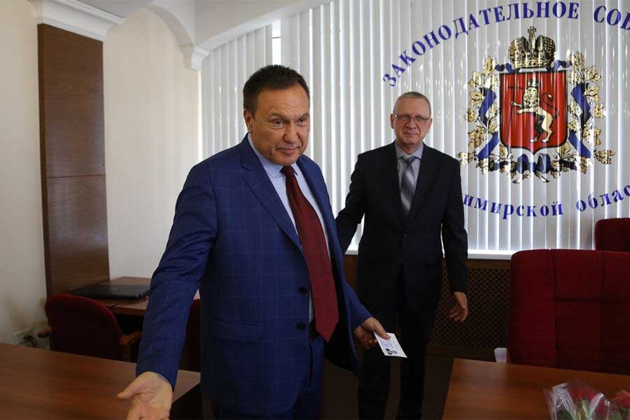 রাশিয়ায় জনগণের দ্বারা নির্বাচিত প্রতিনিধি ছিলেন পাভেল। ২০১৯ সালে দেশের সবচেয়ে বেশি আয় করা জনপ্রতিনিধির তালিকায় নাম ছিল তাঁর। সরকারি হিসাবে ওই বছর পাভেলের রোজগার ছিল প্রায় ১ হাজার ৩০১ কোটি টাকা (ভারতীয় মুদ্রায়)।