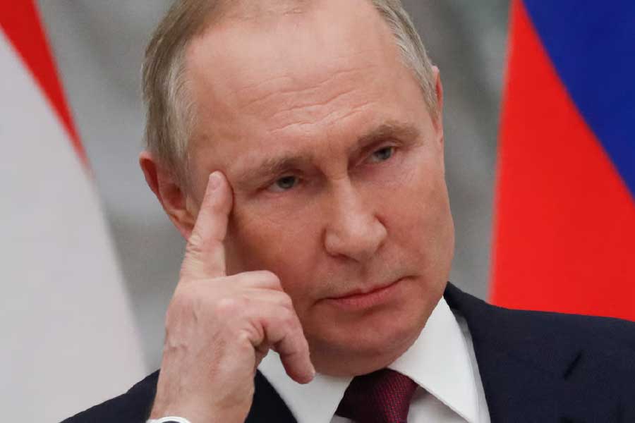 মন্তব্য প্রত্যাহার করে পাভেল জানান, তিনি রুশ প্রেসিডেন্টের একনিষ্ঠ সমর্থক। তাঁর মন্তব্যের ভুল ব্যাখ্যা করা হয়েছে। যান্ত্রিক ত্রুটিকেও দায়ী করেছিলেন পাভেল।