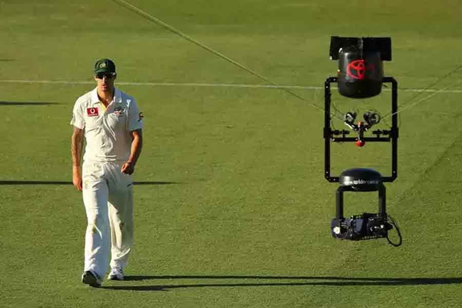 আবার বিতর্কে মাকড়সা ক্যামেরা, বড় দুর্ঘটনা থেকে বাঁচলেন দক্ষিণ আফ্রিকার জোরে বোলার